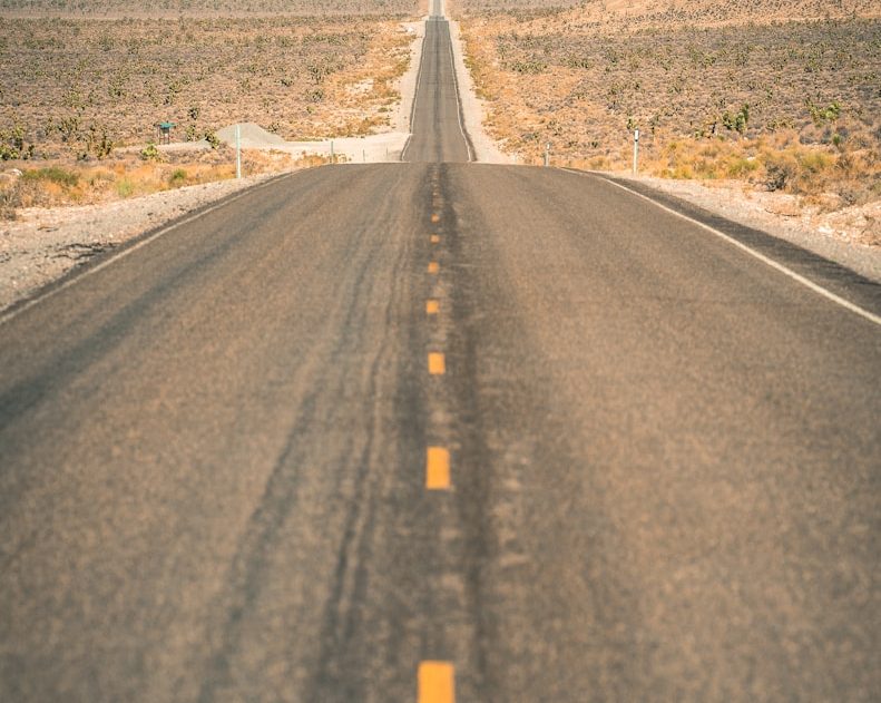 Logo Instagram sur fond rose